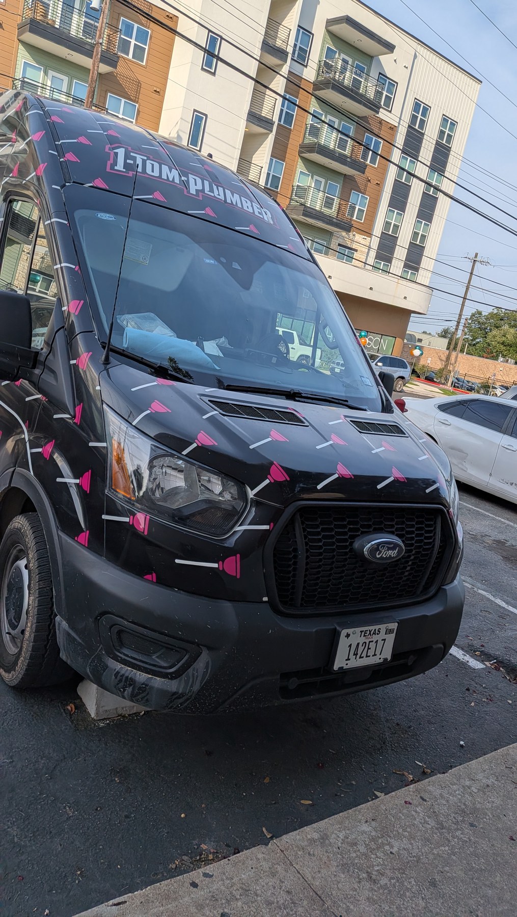 1-Tom-Plumber pink plunger pattern across van front